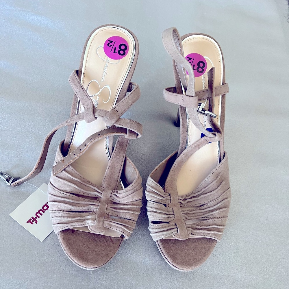 NWT Women Sandals